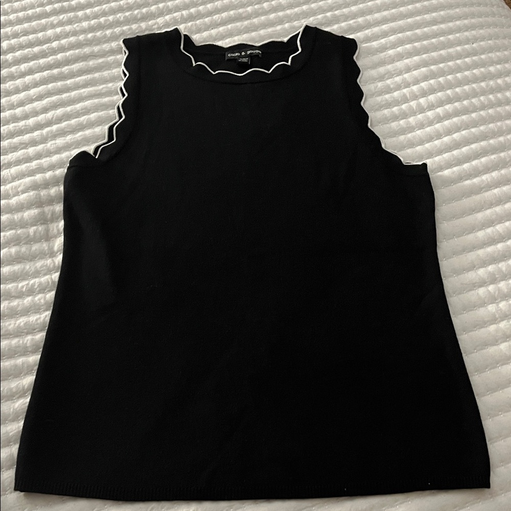 Woman’s Cable & Gauge black sleeveless sweater